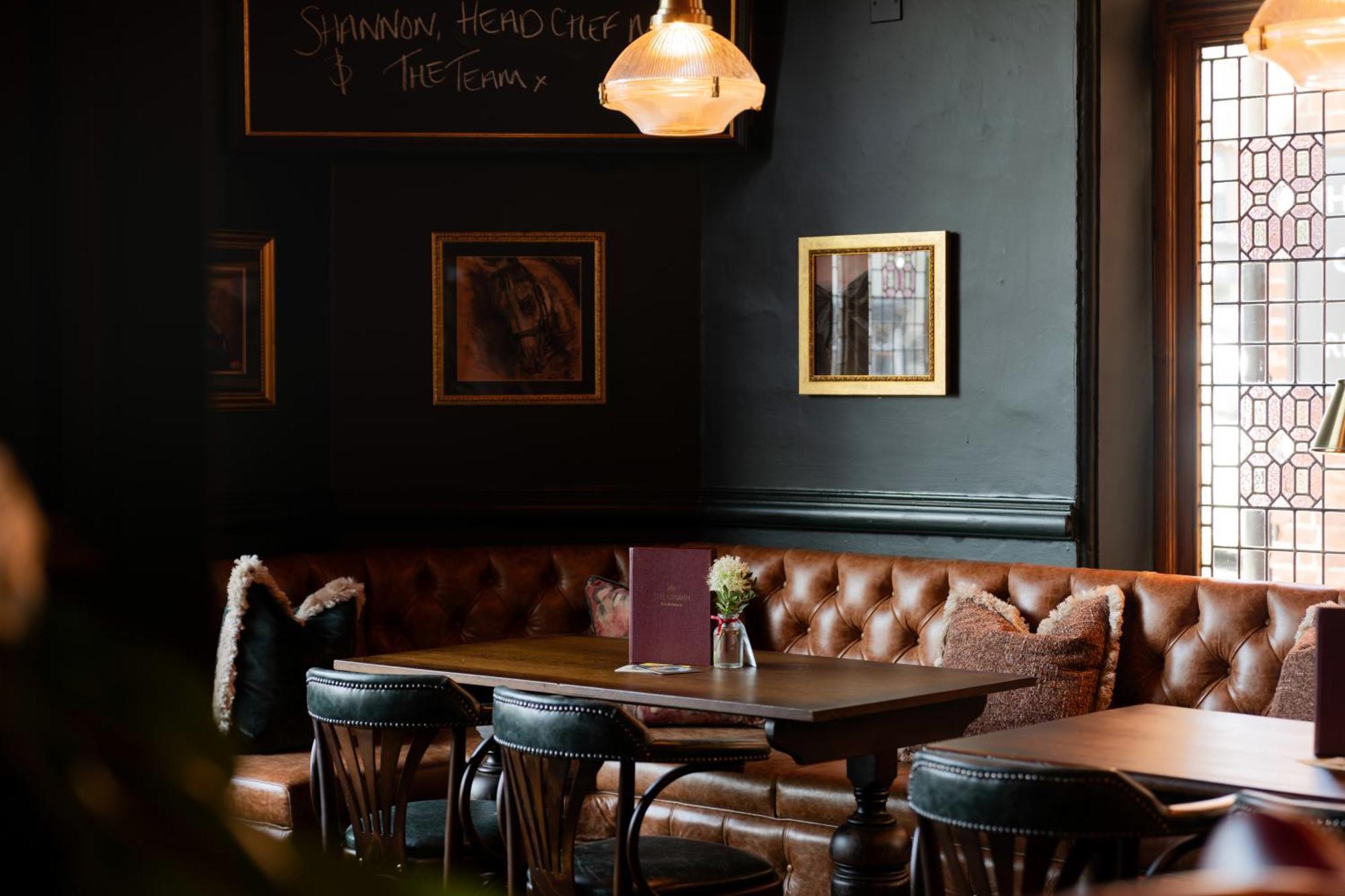 Crown Hotel Chertsey Bagian luar foto