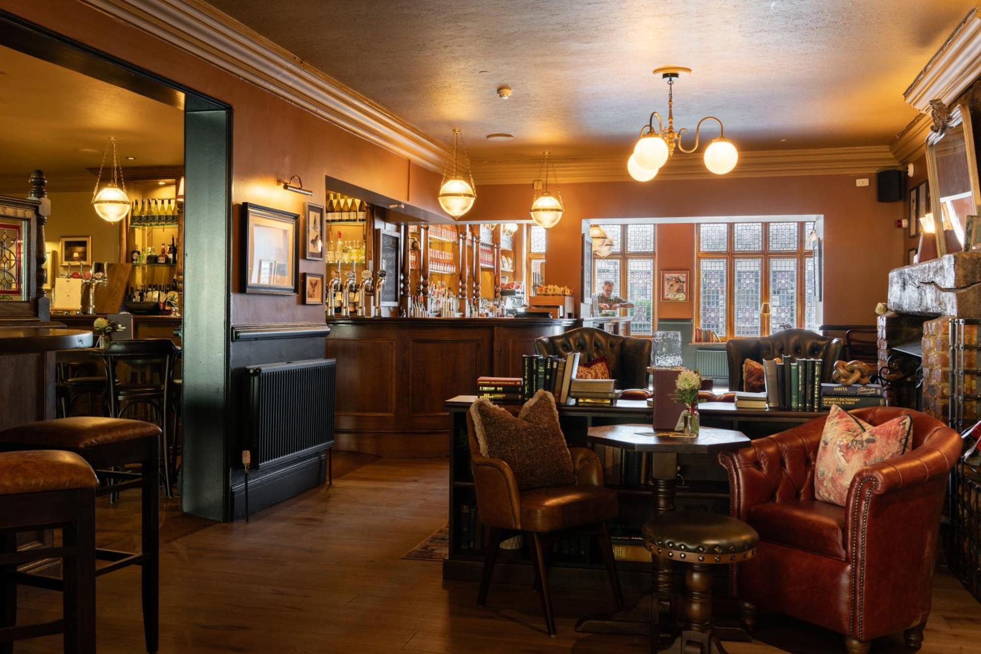 Crown Hotel Chertsey Bagian luar foto